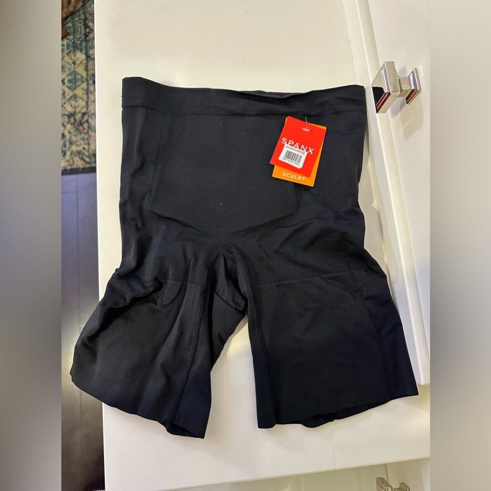 Spanx Sculpt Mid-Thigh Short Black Size S NWT